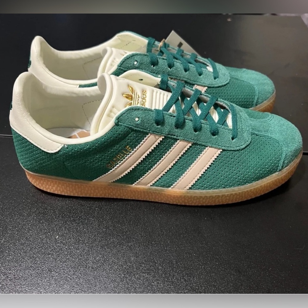 Adidas Gazelle athletic shoes M 6 / W 7.5
